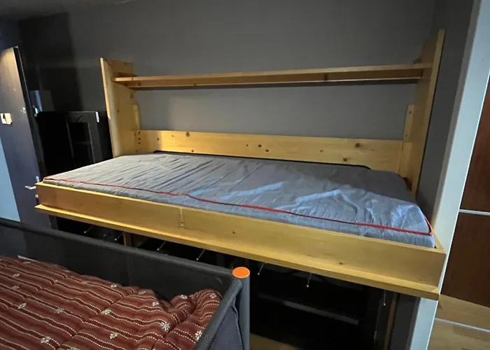 - Inout - 7 Beds Flat S-k10